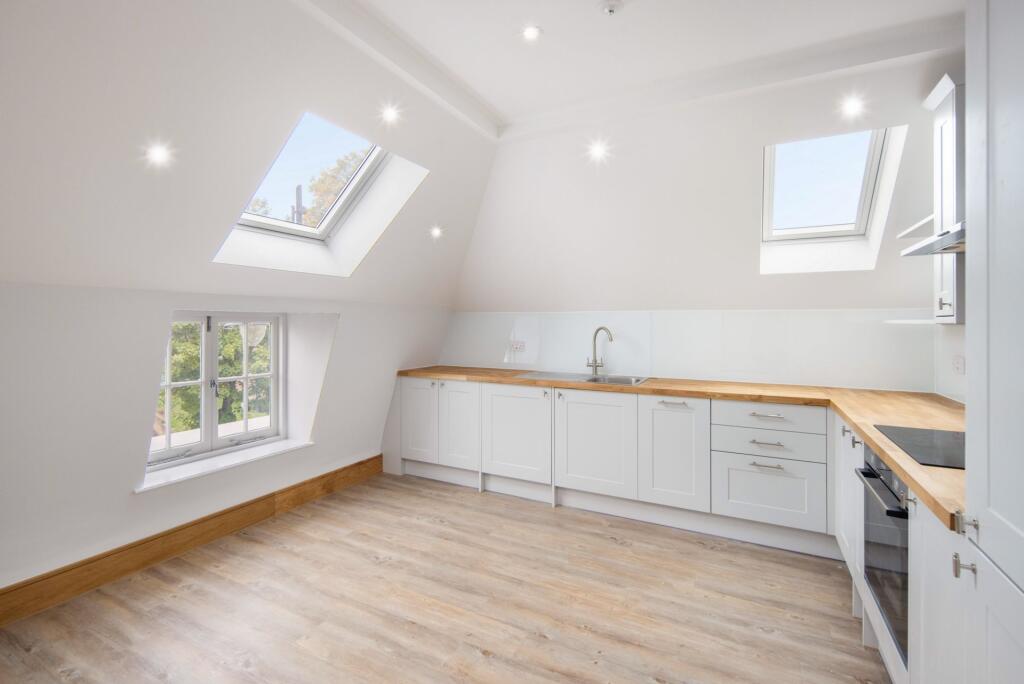 Main image of property: High Road, South Woodford, E18