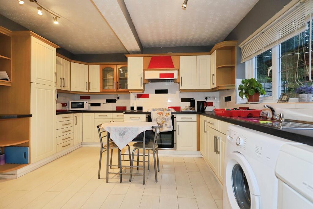 House in Wolverhampton, West Midlands - More