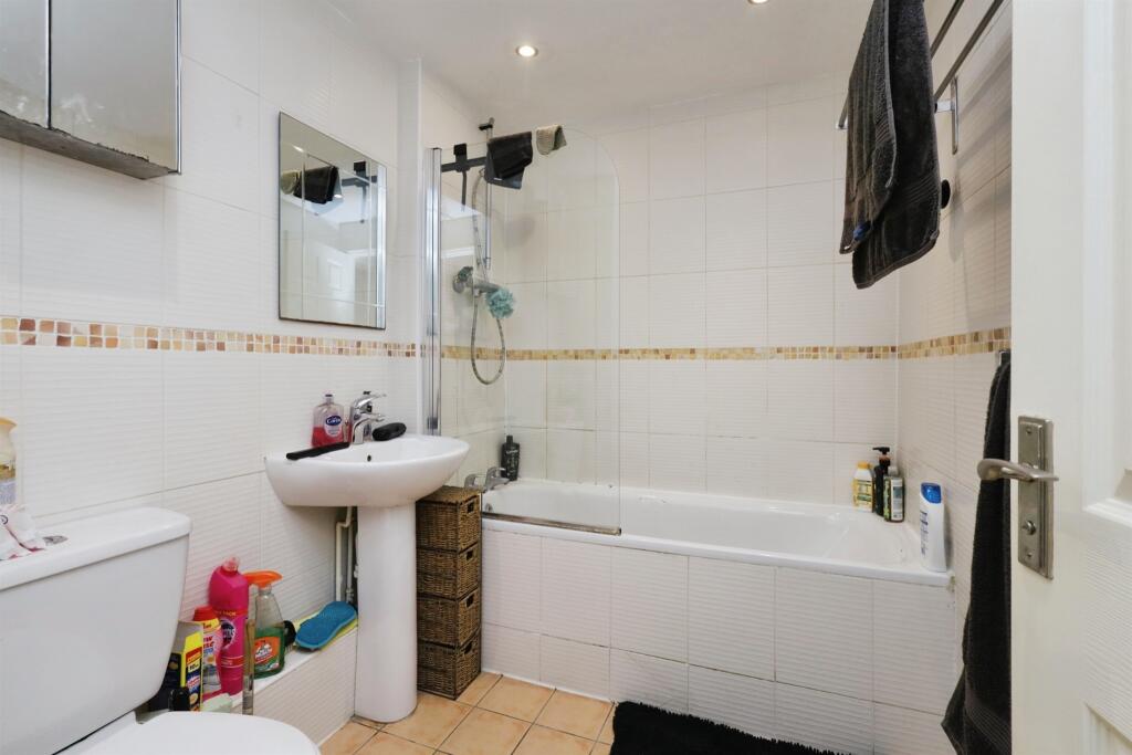 Apartment in Eastbourne, East Sussex - More