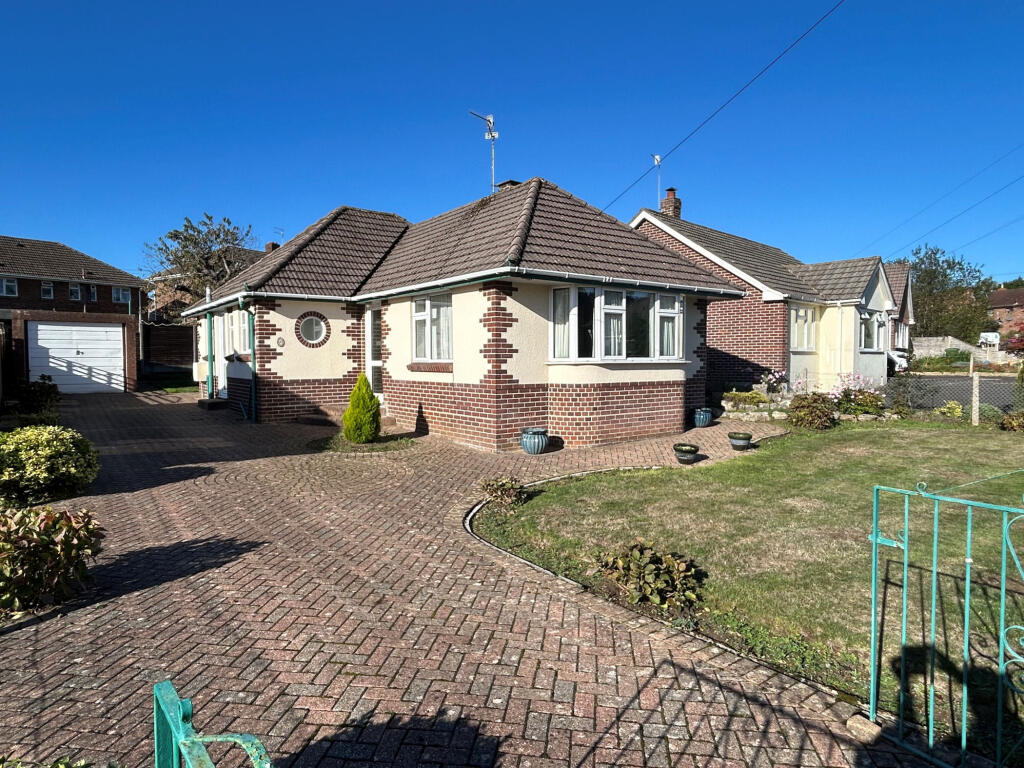 2-bed detached on Edwina Drive, Poole, Dorset, BH17, £350,000