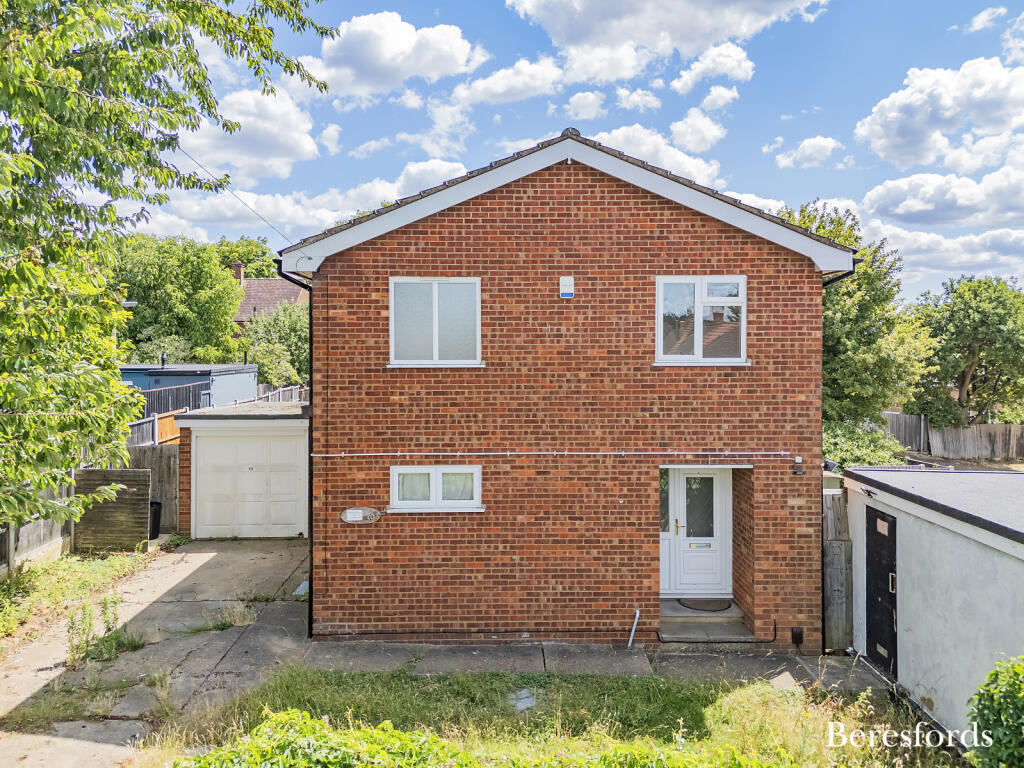 4-bed detached on Aylsham Lane, Romford, RM3, £550,000