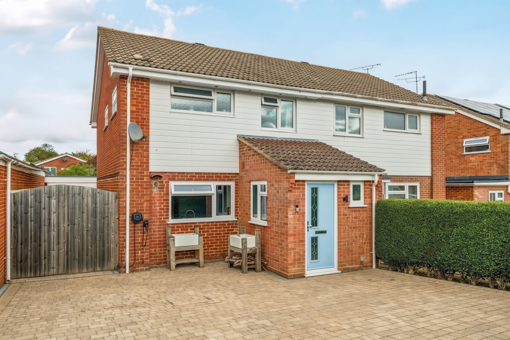 Main image of property: Kestrel Road, Basingstoke RG22 5PL
