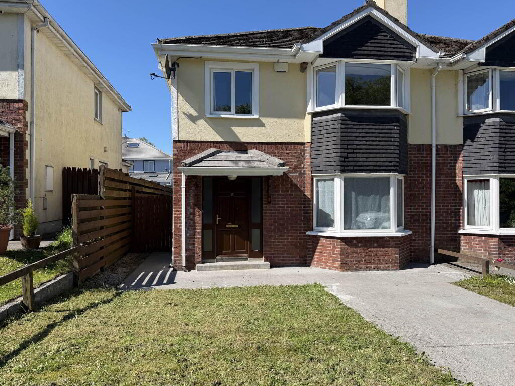 Main image of property: 15 Rosslands, Roscrea