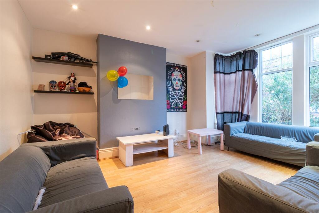 7-bed house on Estcourt Terrace, Headingley, Leeds, £4,875/mo