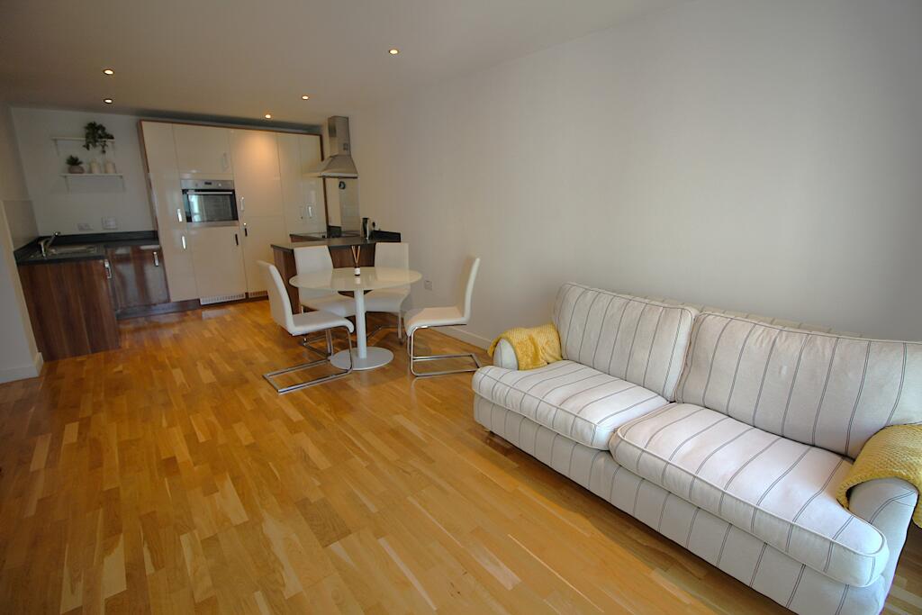 Apartment in Bury, Greater Manchester - View 3