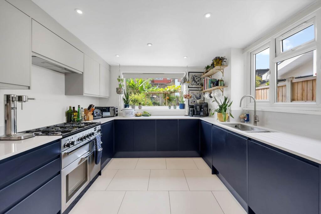 House in London - View 2