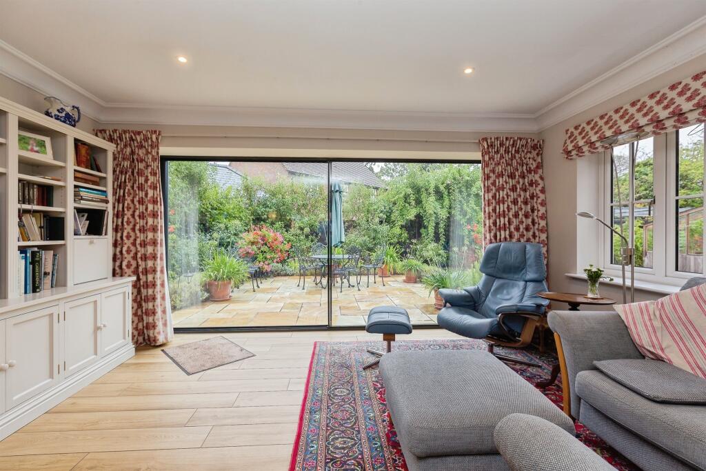 House in Hemel Hempstead, Stone with Bishopstone and Hartwell - View 5