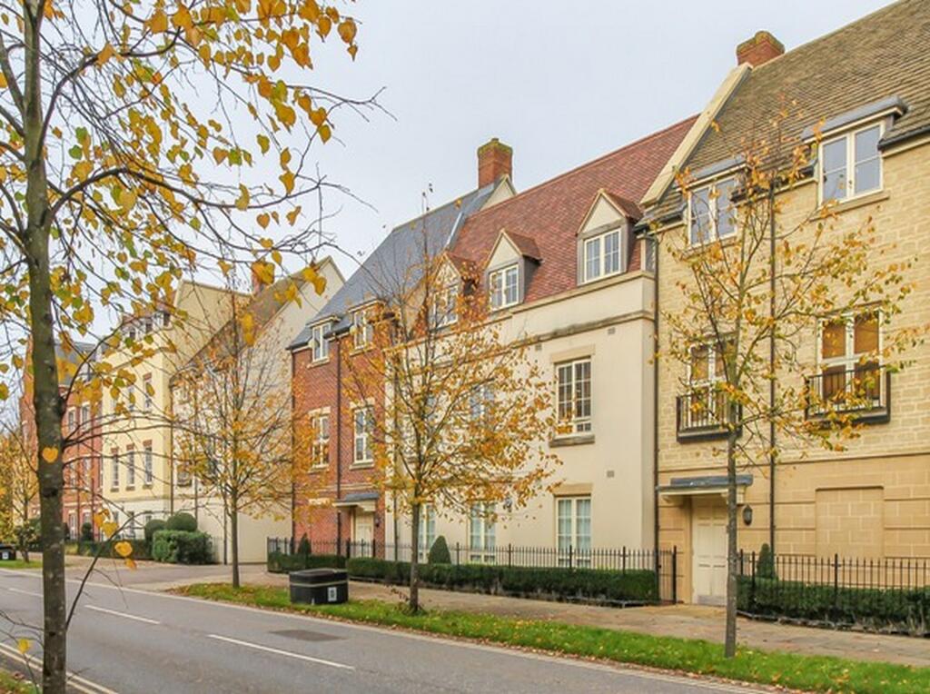 Main image of property: 6 Welch Way , Witney, Oxfordshire