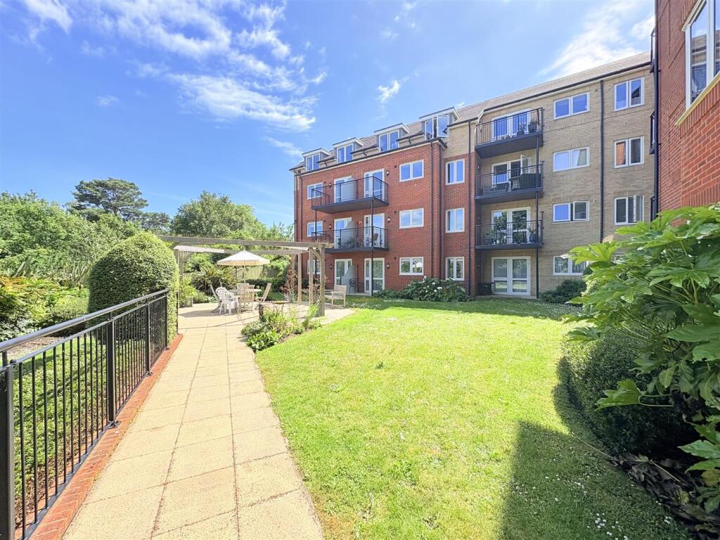 Main image of property: Botley Road, Park Gate, Southampton