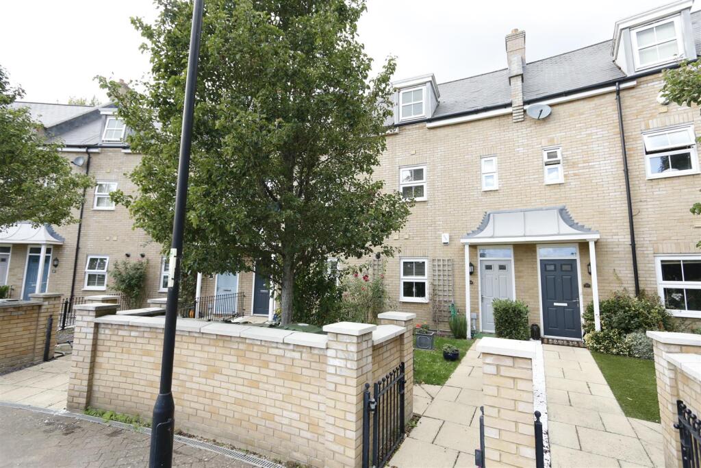 Main image of property: Heronslee, SHEFFORD