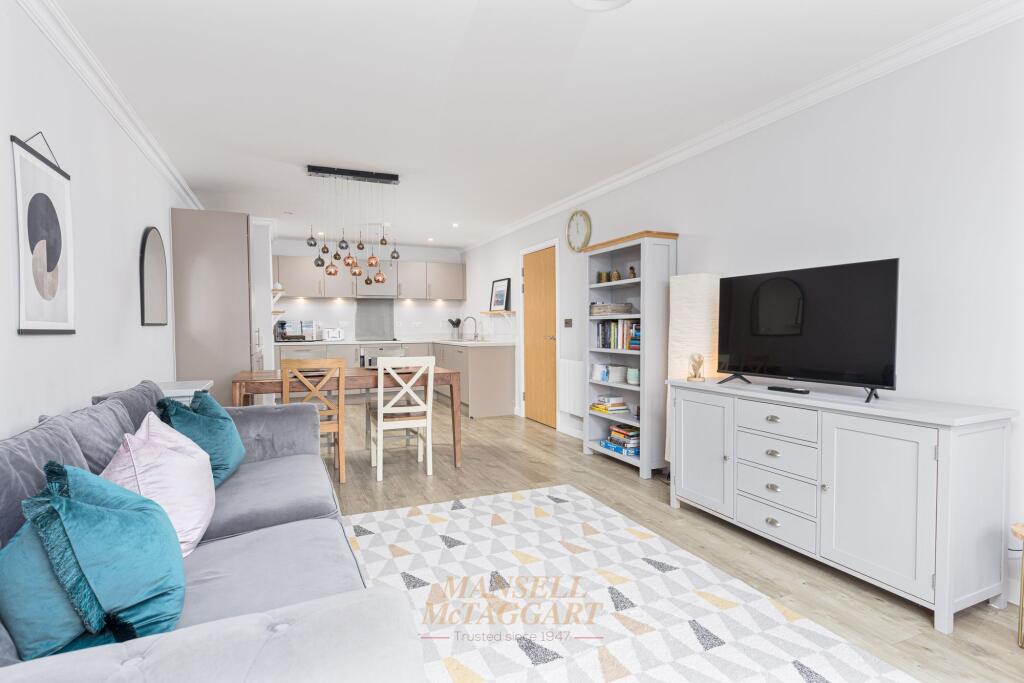 Apartment in Crawley, West Sussex - More