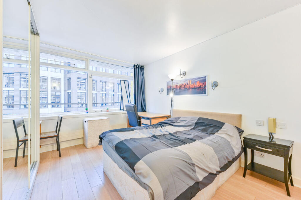 Apartment in London, St Giles, Bloomsbury - View 4