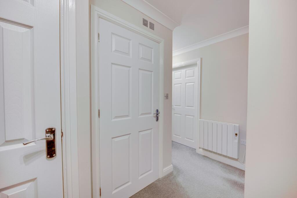 Apartment in Congleton, West Heath - View 5