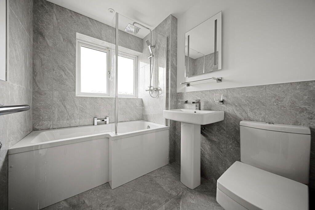 House in Dartford - More