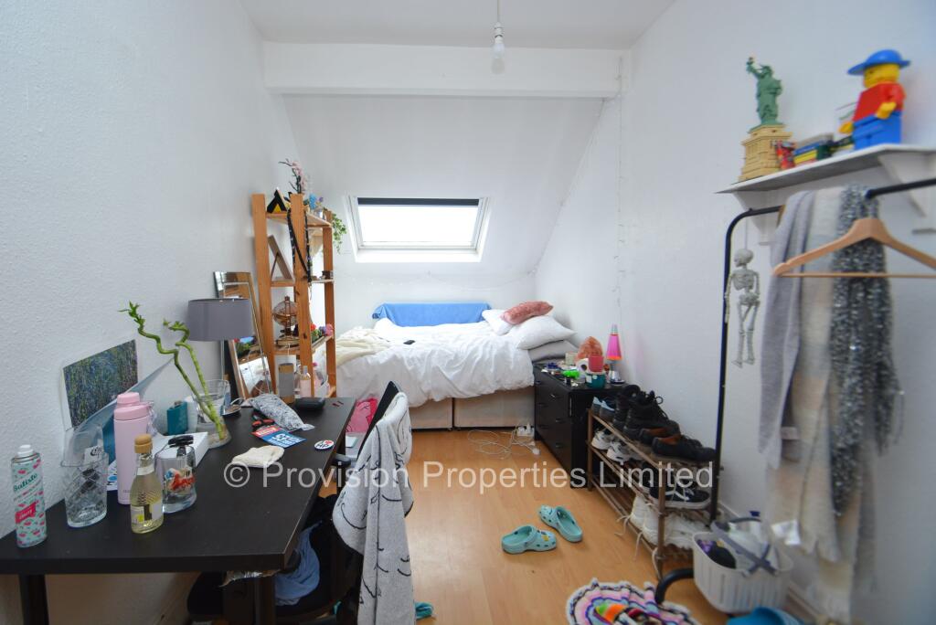 6 bedroom detached house for rent