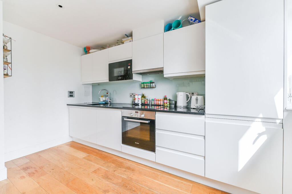 Apartment in Croydon - View 4