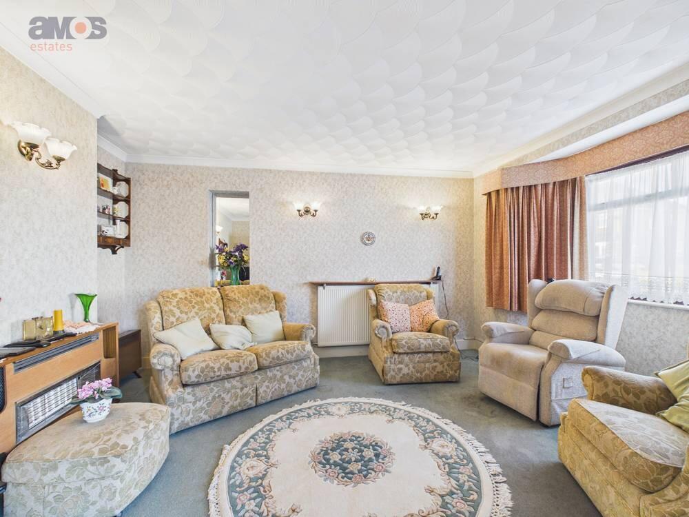 Grange Gardens, Rayleigh, Essex, SS6 9BD photo 2