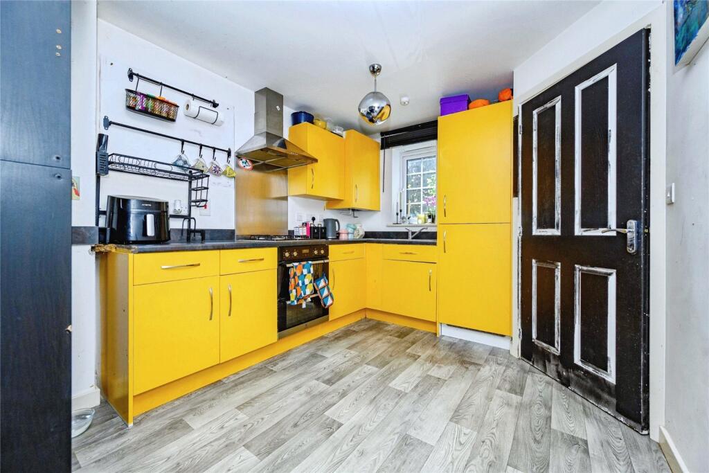 House in Dunstable, Central Bedfordshire - View 4
