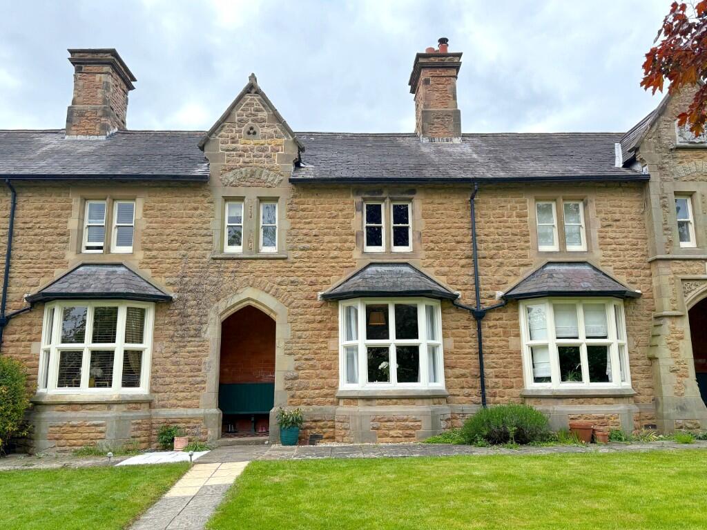 2-bed terraced on Cricks Retreat, Great Glen, LE8, £250,000