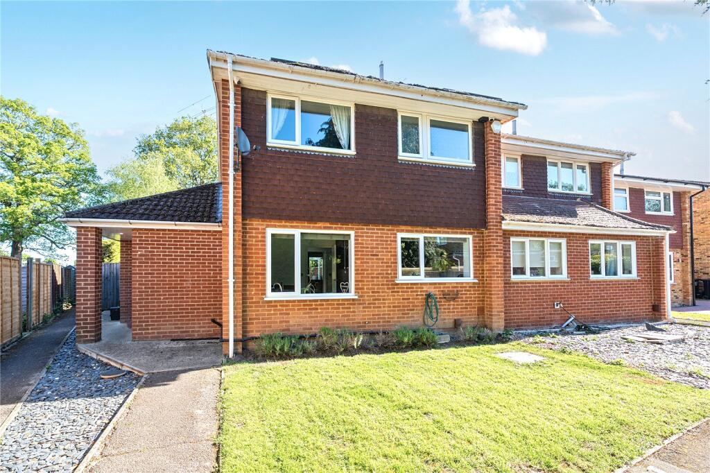 Main image of property: Jerrymoor Hill, Finchampstead, Berkshire, RG40