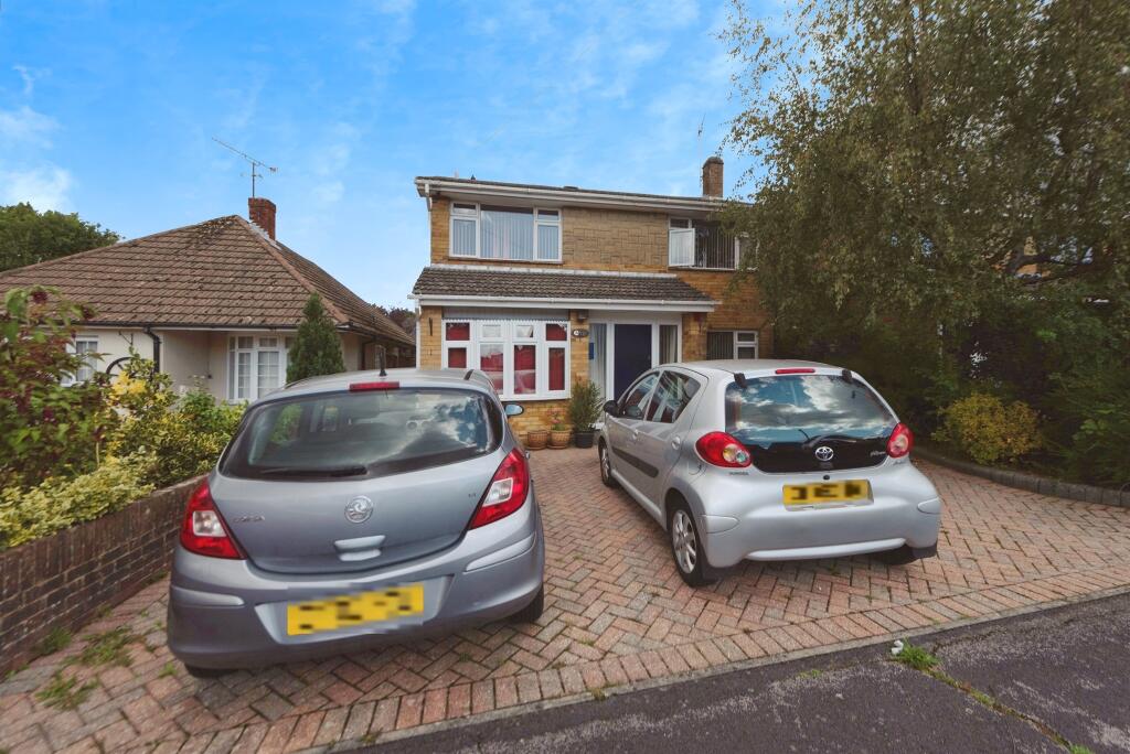 5-bed detached on Durley Avenue, Waterlooville, £465,000