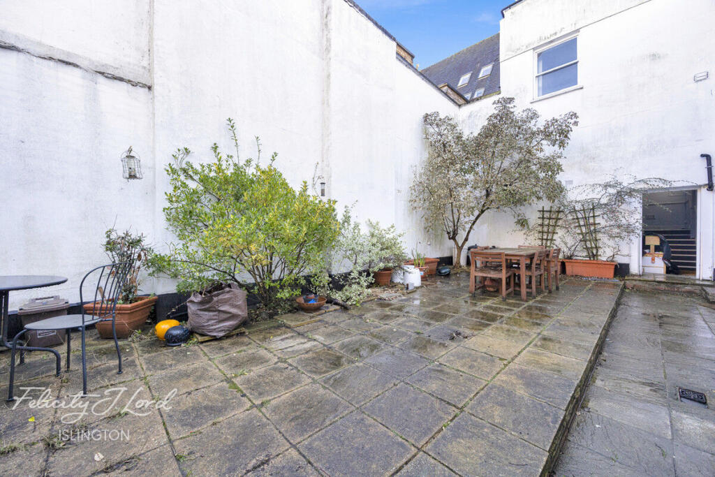 Main image of property: Davey Close, London