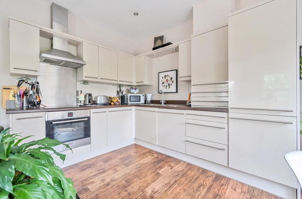 Apartment in Reading, Newtown - View 2