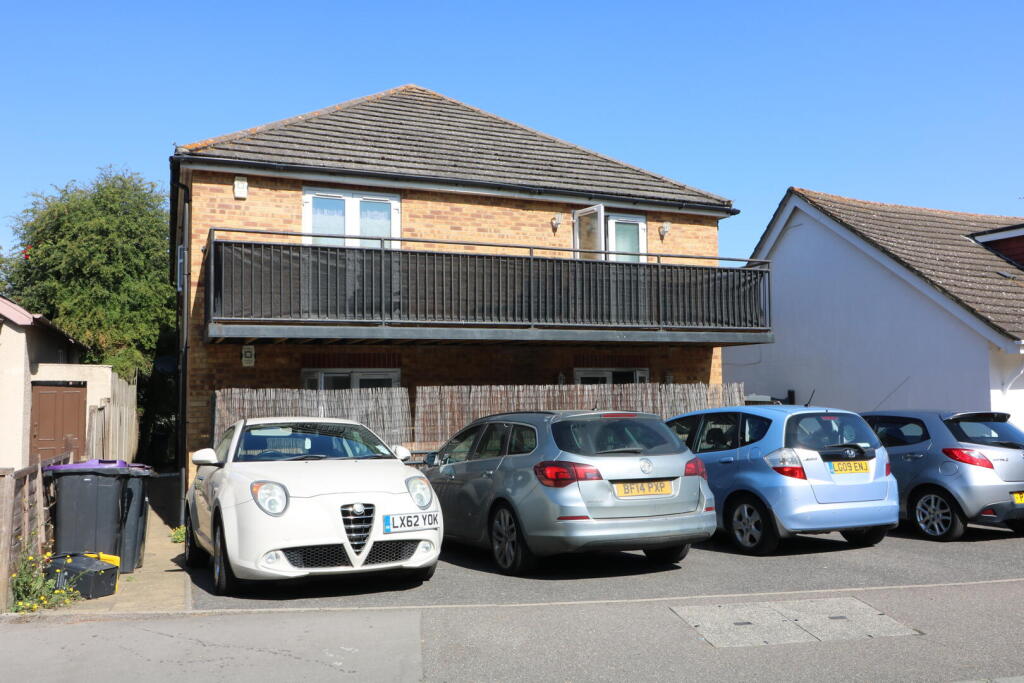 Main image of property: The Approach, Rayleigh