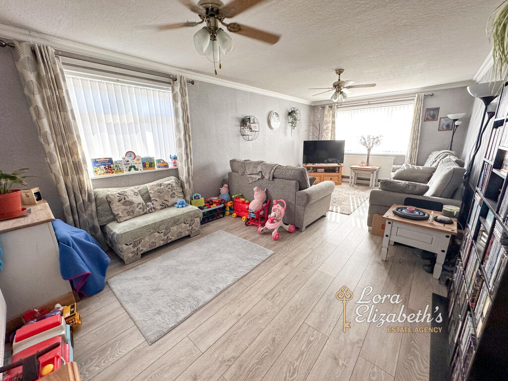 House in Ashfield, Kirkby-in-Ashfield, Sutton-in-Ashfield - More
