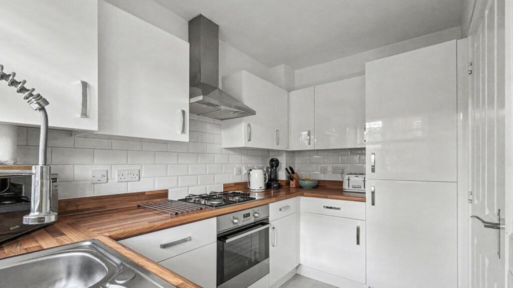 Redcar Road, Kingsmere, Bicester photo 3