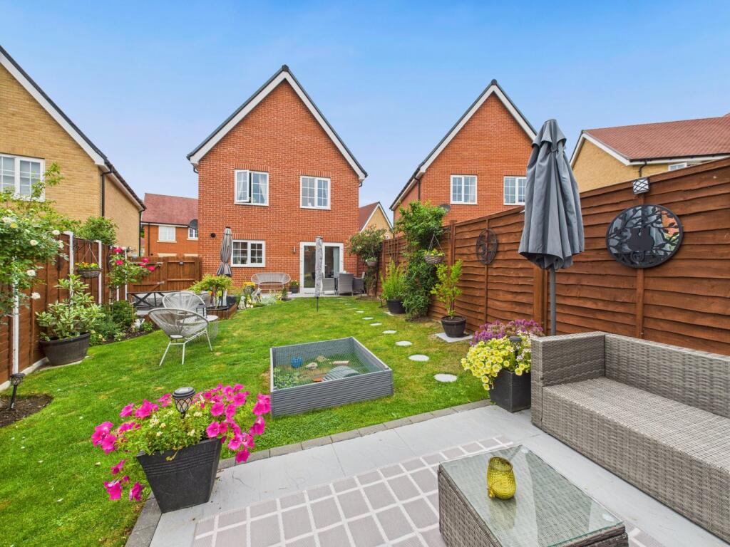 Nightingale Drive, Halstead, CO9 photo 2