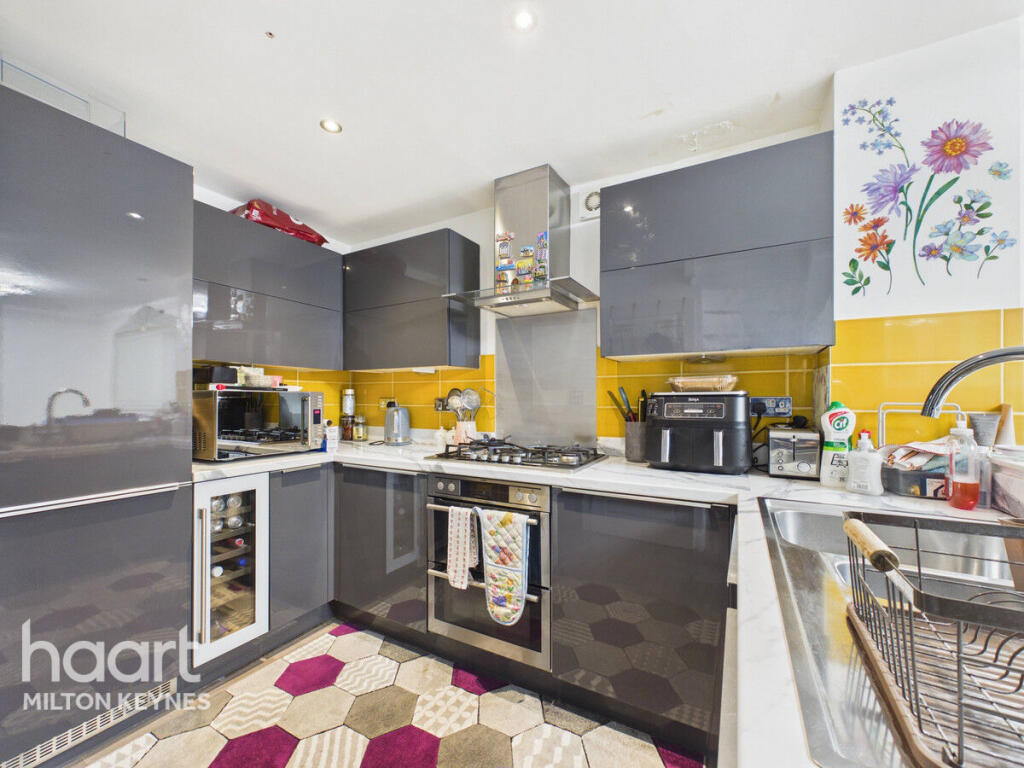 House in Milton Keynes, Brooklands, Broughton and Milton Keynes - View 5