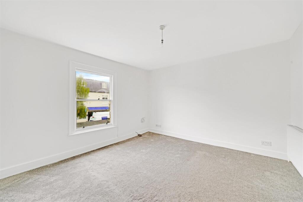 Apartment in Twickenham - View 2