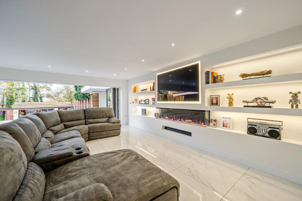House in Walsall, Street's Corner - View 5
