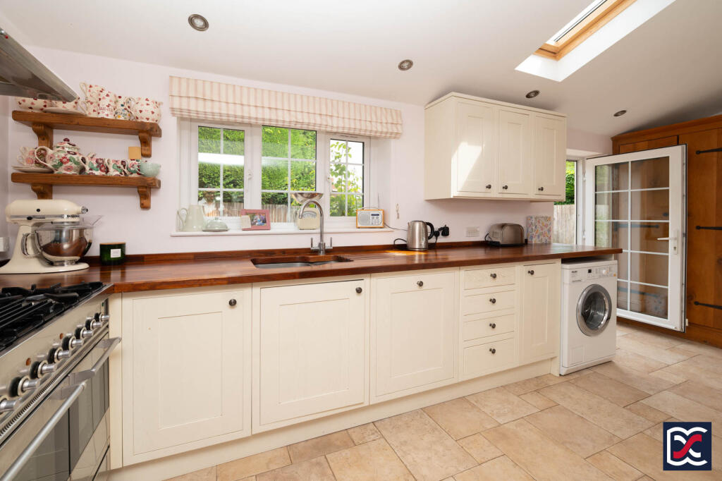 Oak Street, Weedon, West Northamptonshire - View 3