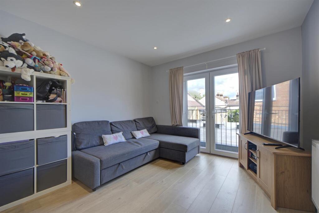Apartment in Dartford - View 4