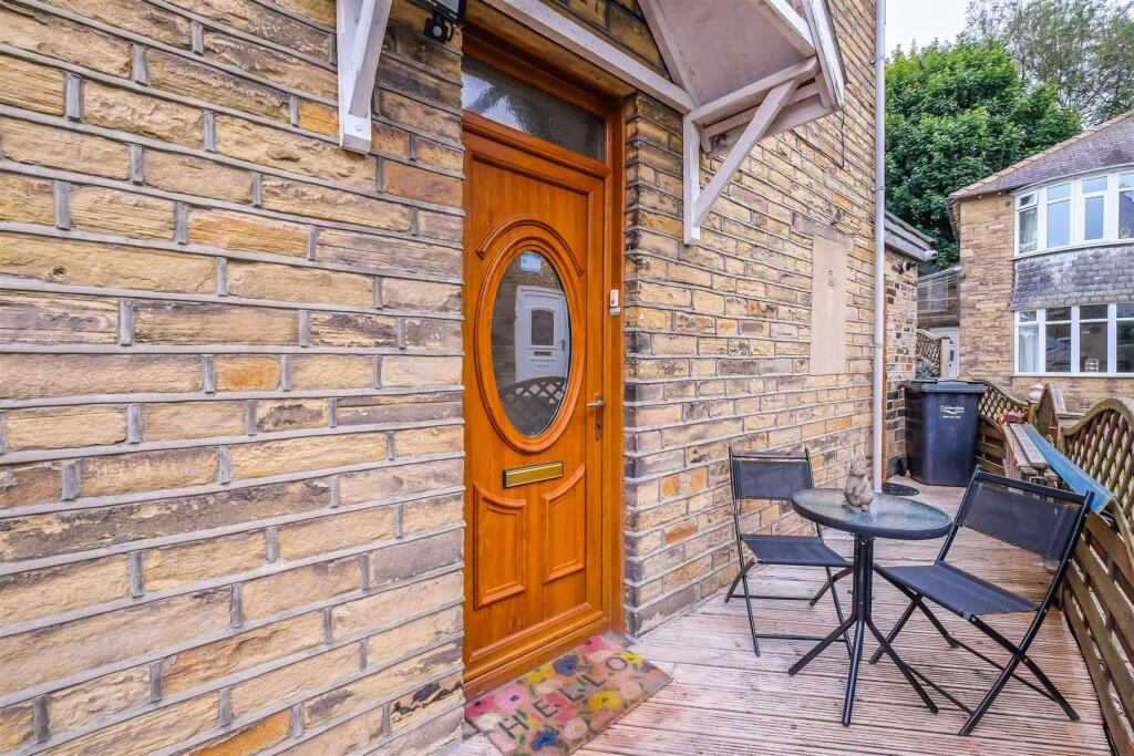 House in Huddersfield - View 4