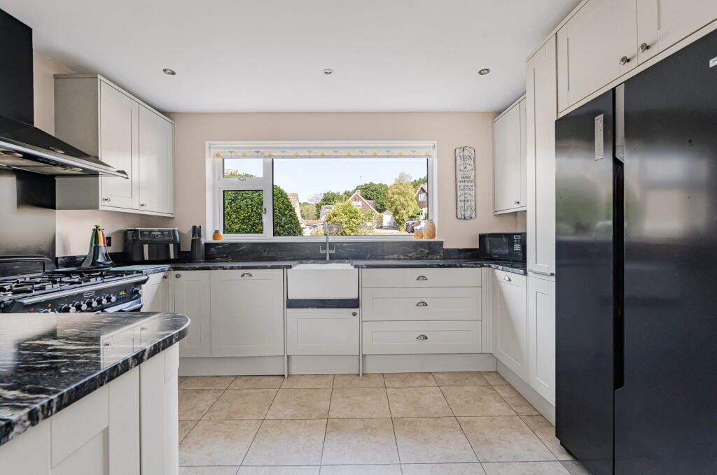 Hazel Close, Marlow, SL7 3PW photo 3