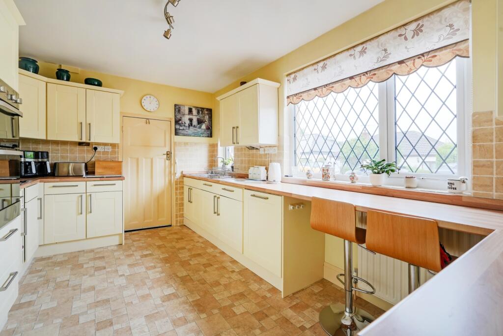 The Quadrant, Totley, S17 4DB photo 3