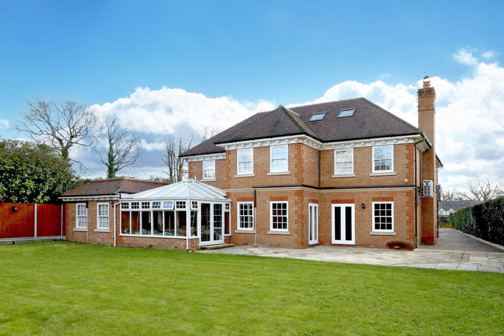 House in Slough - View 2