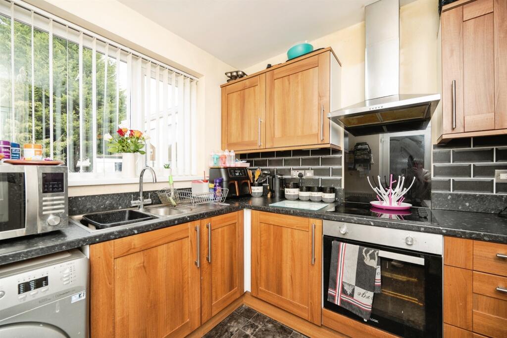 House in Birmingham, West Midlands - More