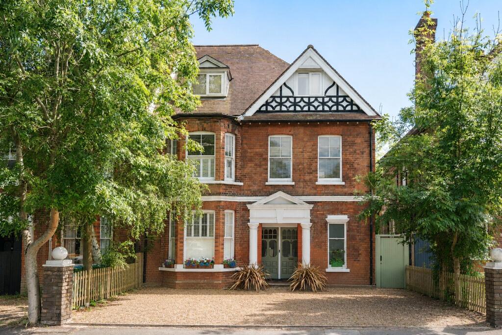 Main image of property: Bridge Road, East Molesey, KT8