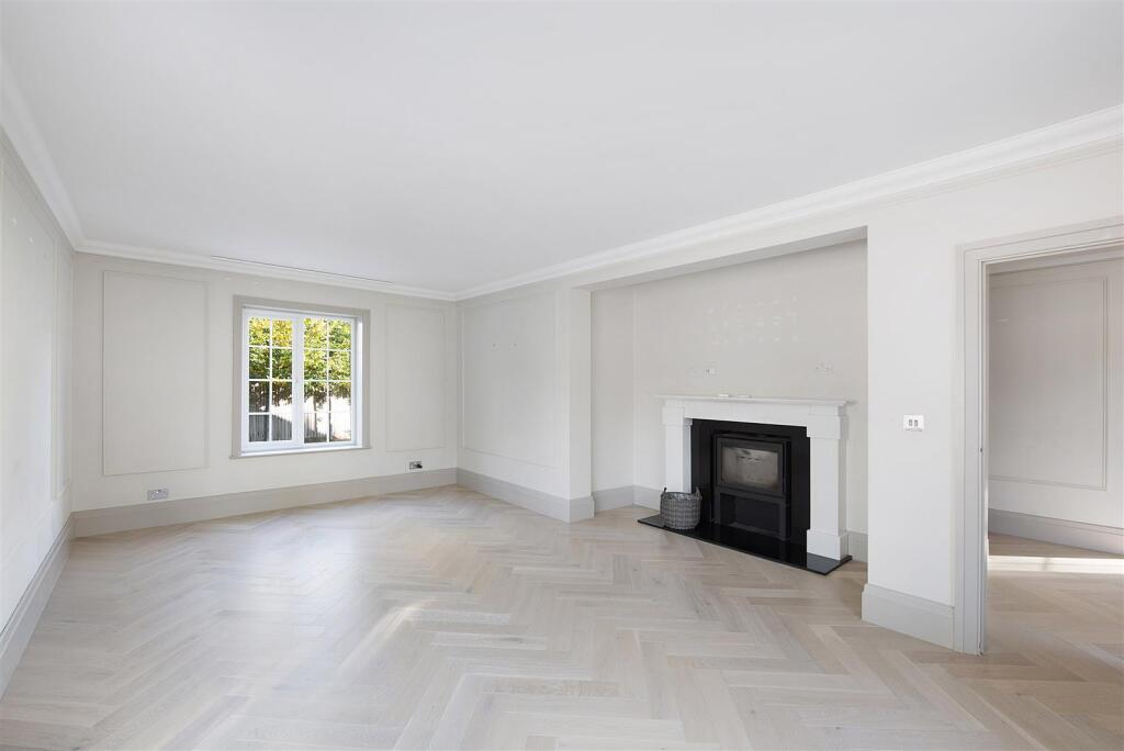 Northgate Avenue, Bury St. Edmunds photo 4