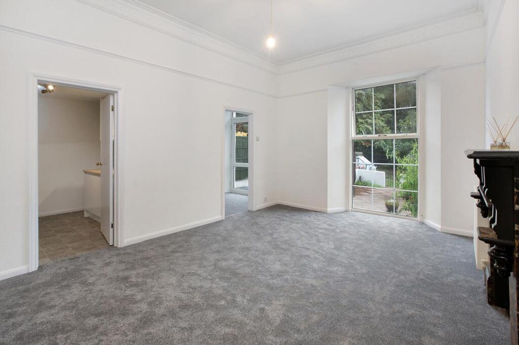 Apartment in Torquay - More