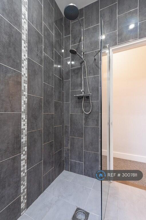 Apartment in Southend-on-Sea - More