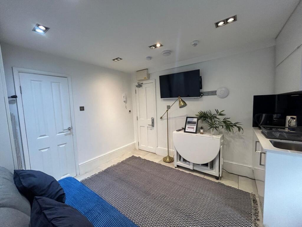 Studio flat for rent