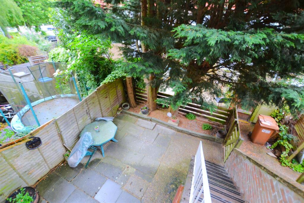 Apartment in Hatfield, Oxlease - View 2