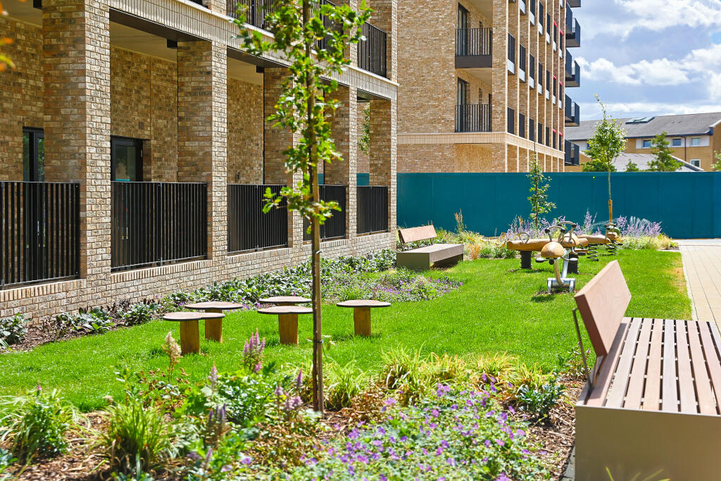 Apartment in London, Preston - View 2