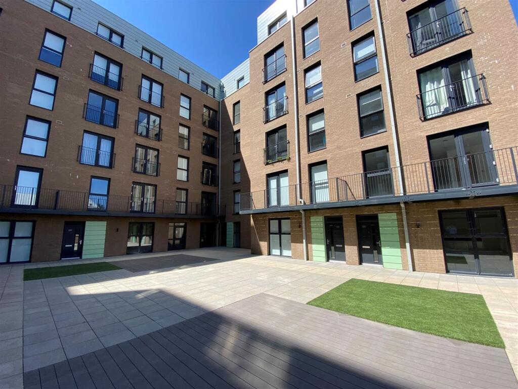 Main image of property: Middlewood Plaza, Craven Street, Salford