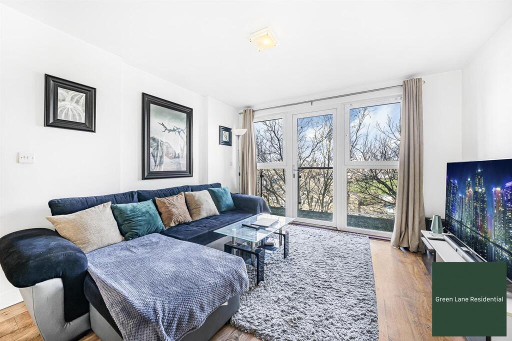 Apartment in Romford - More